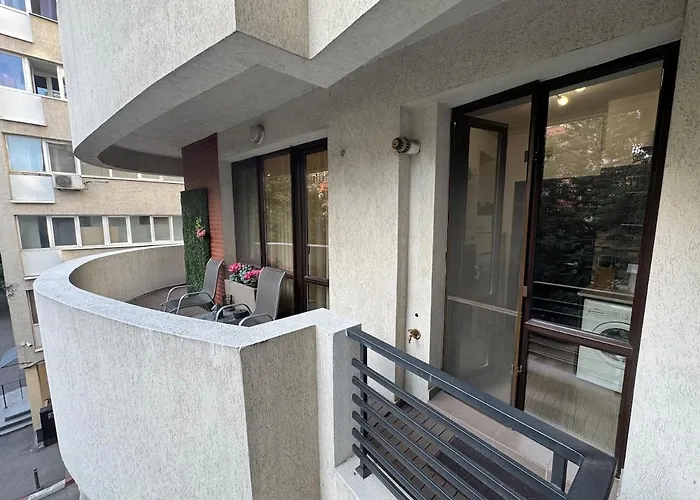 Apartment Cosy Flat With Large Balcony