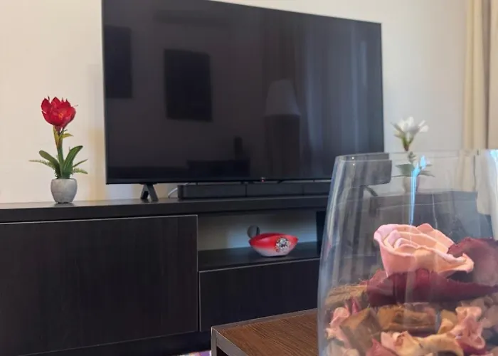 Cosy Flat With Large Balcony *