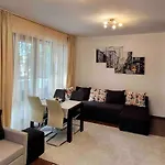 Lejlighed Cosy Flat With Large Balcony
