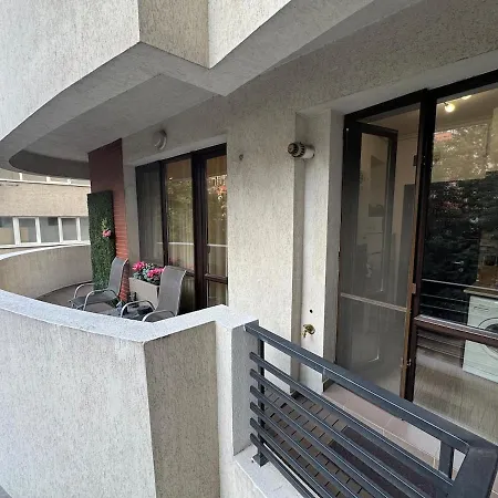 Apartment Cosy Flat With Large Balcony