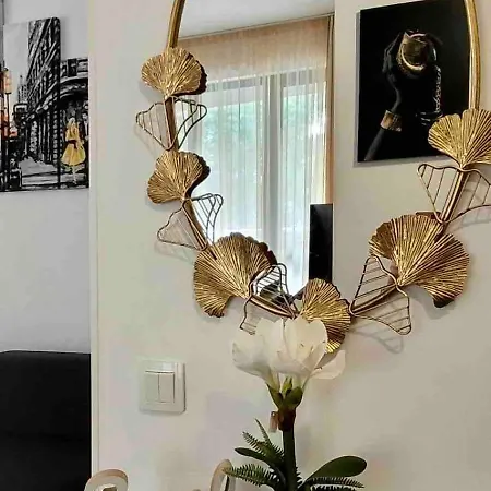 Apartment Cosy Flat With Large Balcony