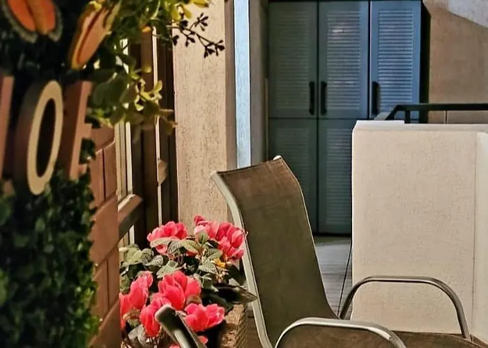 Cosy Flat With Large Balcony * بوخارست