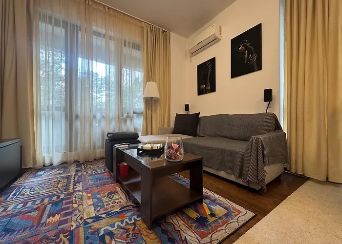 Cosy Flat With Large Balcony شقة