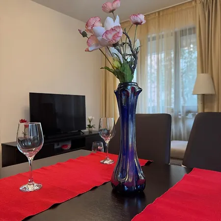 Cosy Flat With Large Balcony * Бухарест