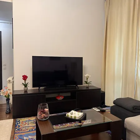 Cosy Flat With Large Balcony Апартаменти Бухарест