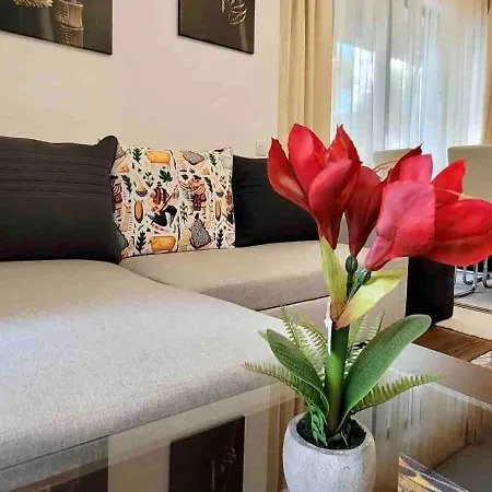 Cosy Flat With Large Balcony
